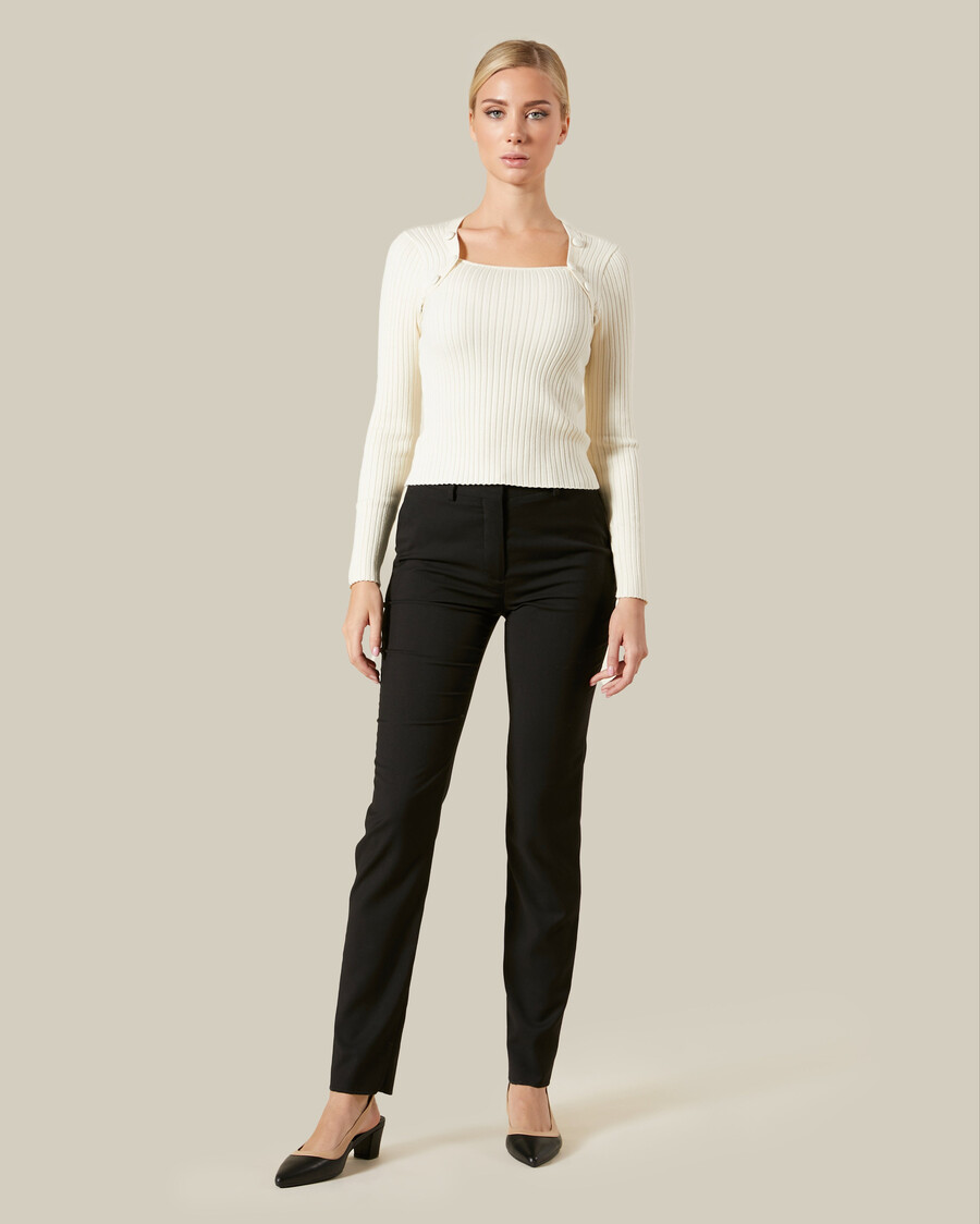geripptes stricktop mit eckigem ausschnitt