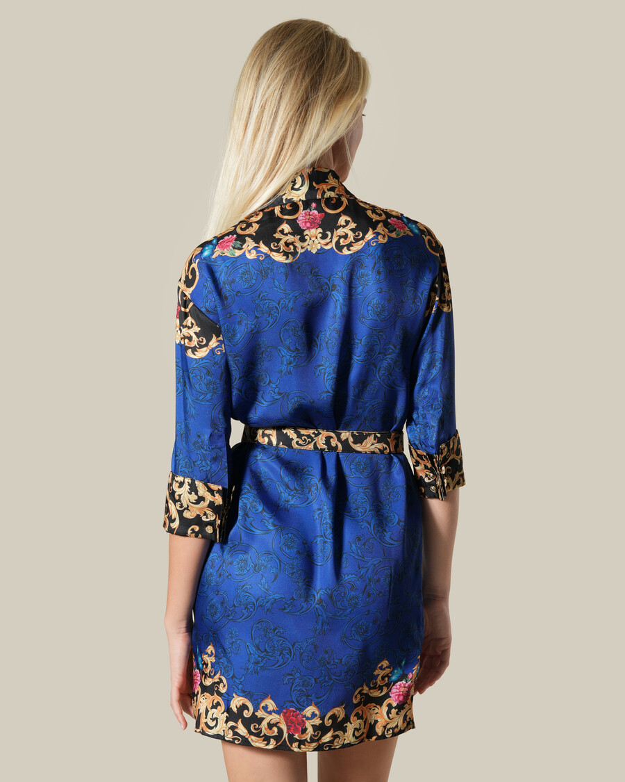kleid mit barockem blumenmuster