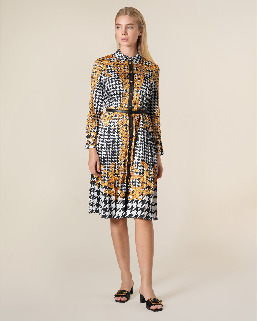 hemdblusenkleid mit geometrischem barockmuster und falten