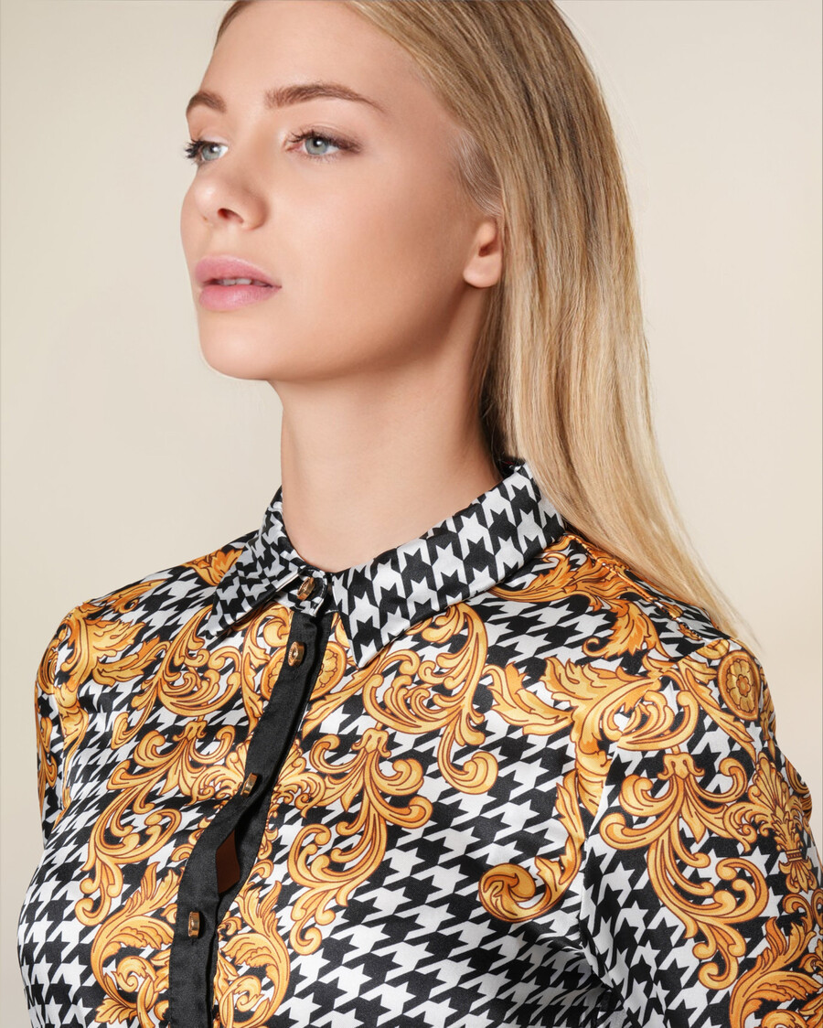 hemdblusenkleid mit geometrischem barockmuster und falten