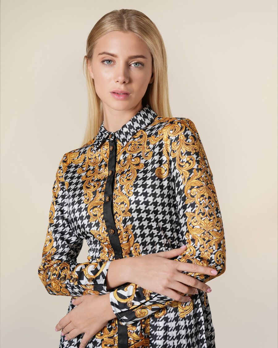 hemdblusenkleid mit geometrischem barockmuster und falten