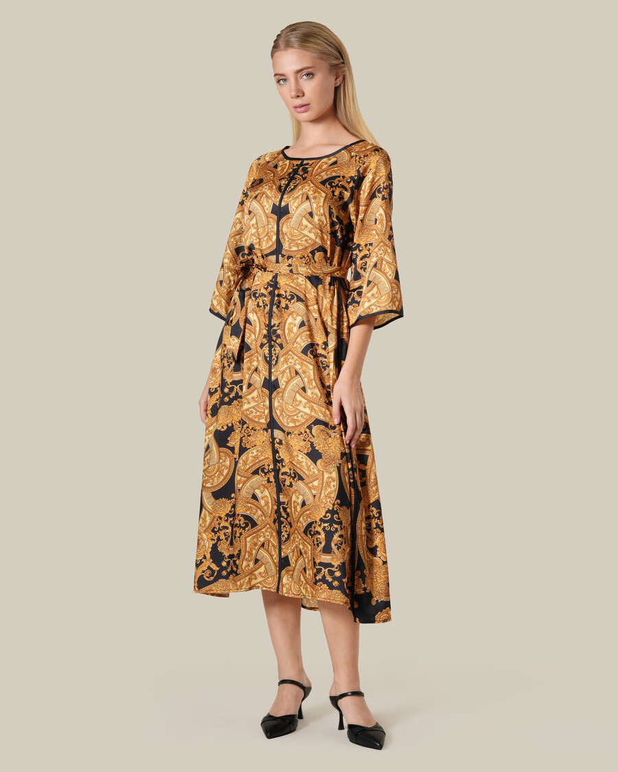barockkleid mit asymmetrischem saum