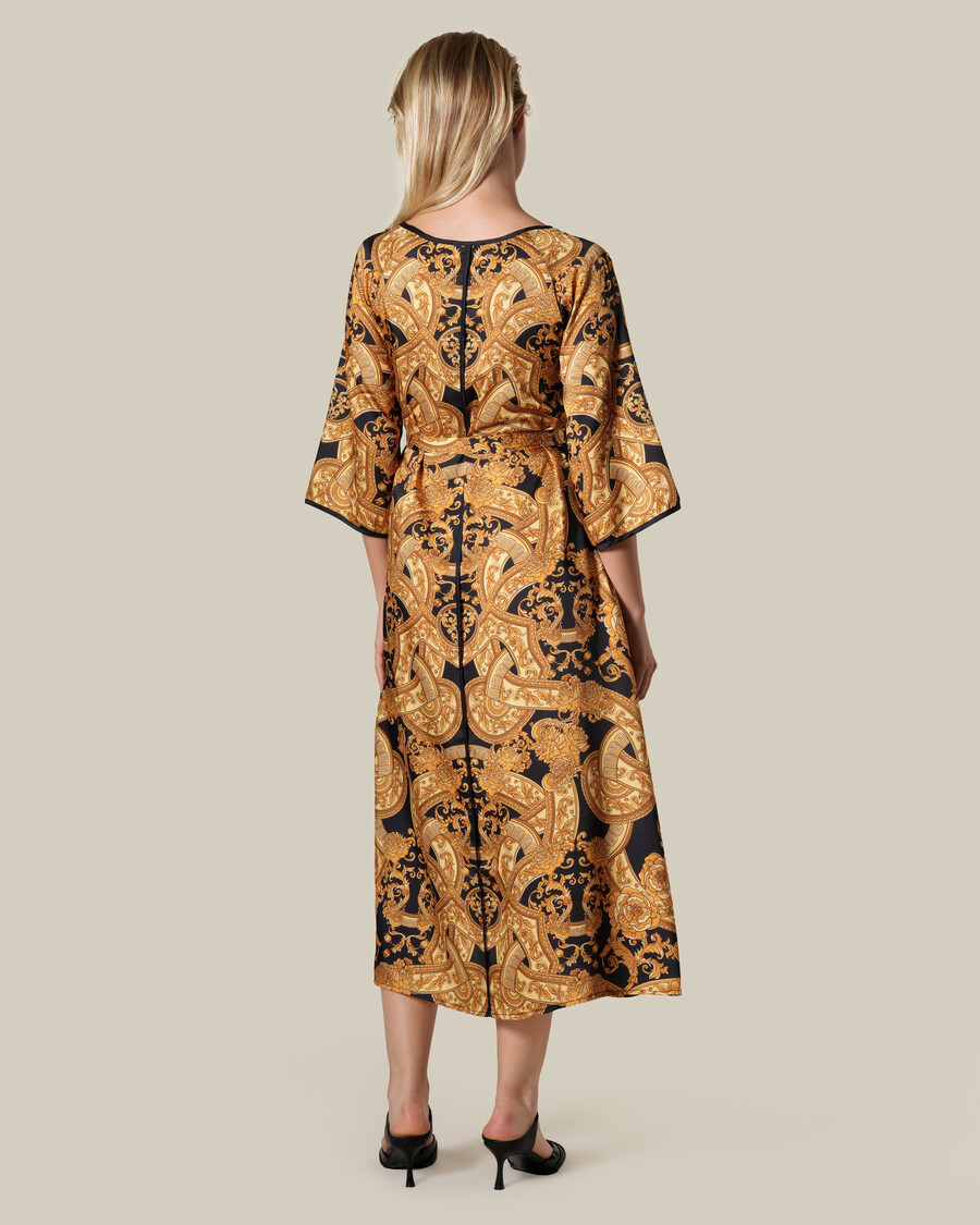 barockkleid mit asymmetrischem saum