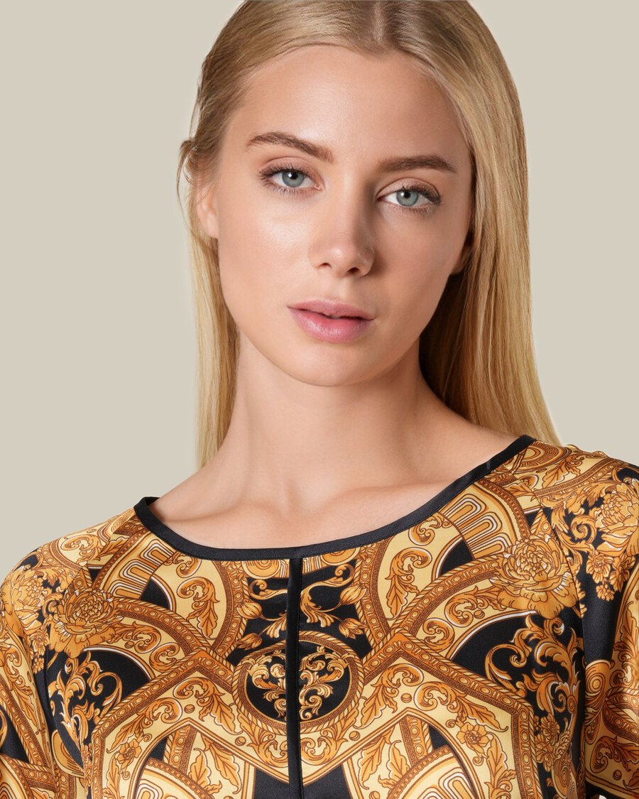 barockkleid mit asymmetrischem saum