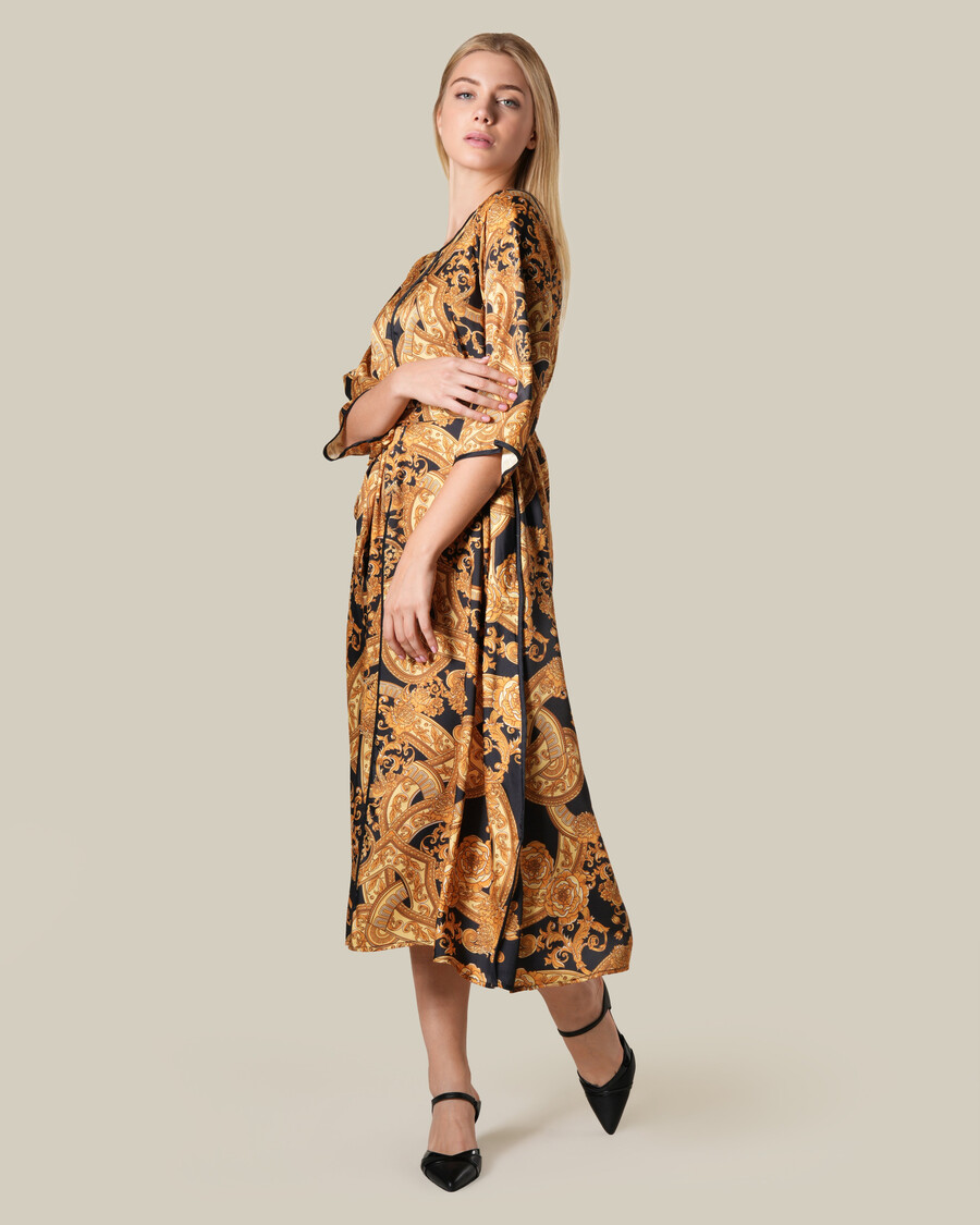 barockkleid mit asymmetrischem saum