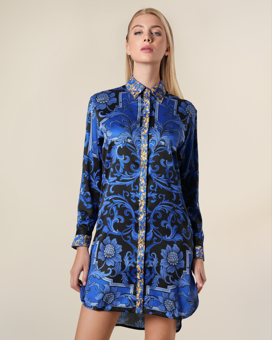 hemdblusenkleid mit blumenmuster im barockstil