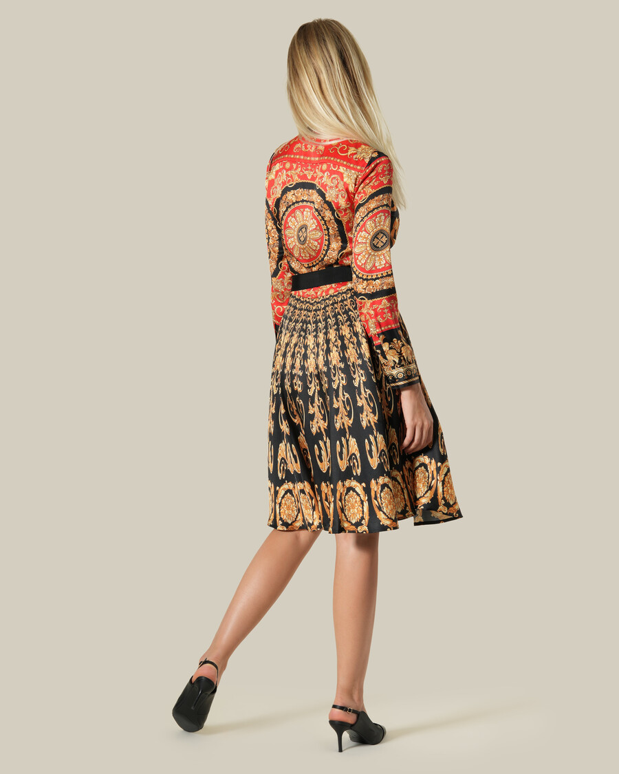 spanisches kleid im barockstil mit print