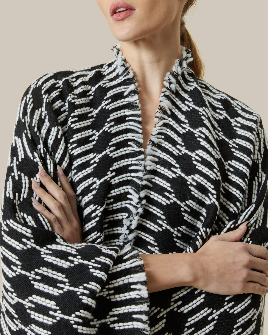 poncho mit fransenmuster