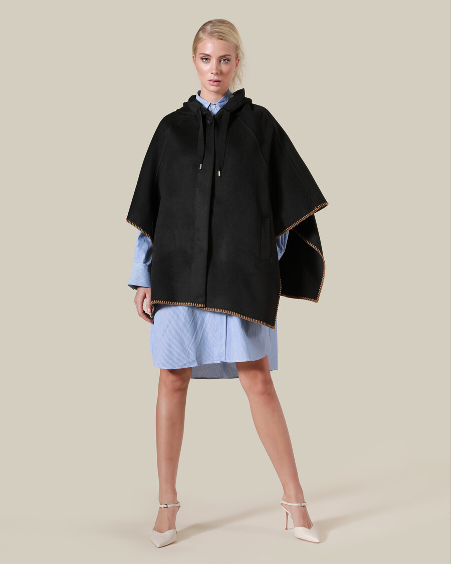 kapuzenponcho mit kontrastnähten
