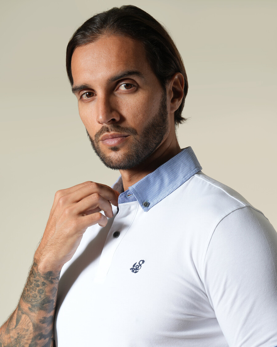 poloshirt mit kontrastkragen