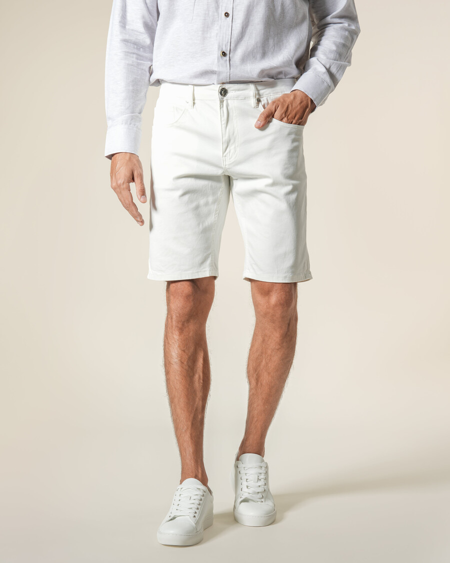 jeans-bermudas mit metallpatches