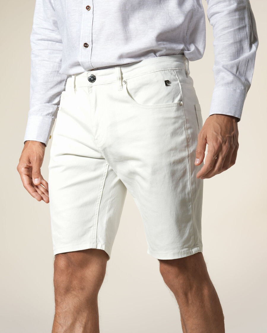 jeans-bermudas mit metallpatches